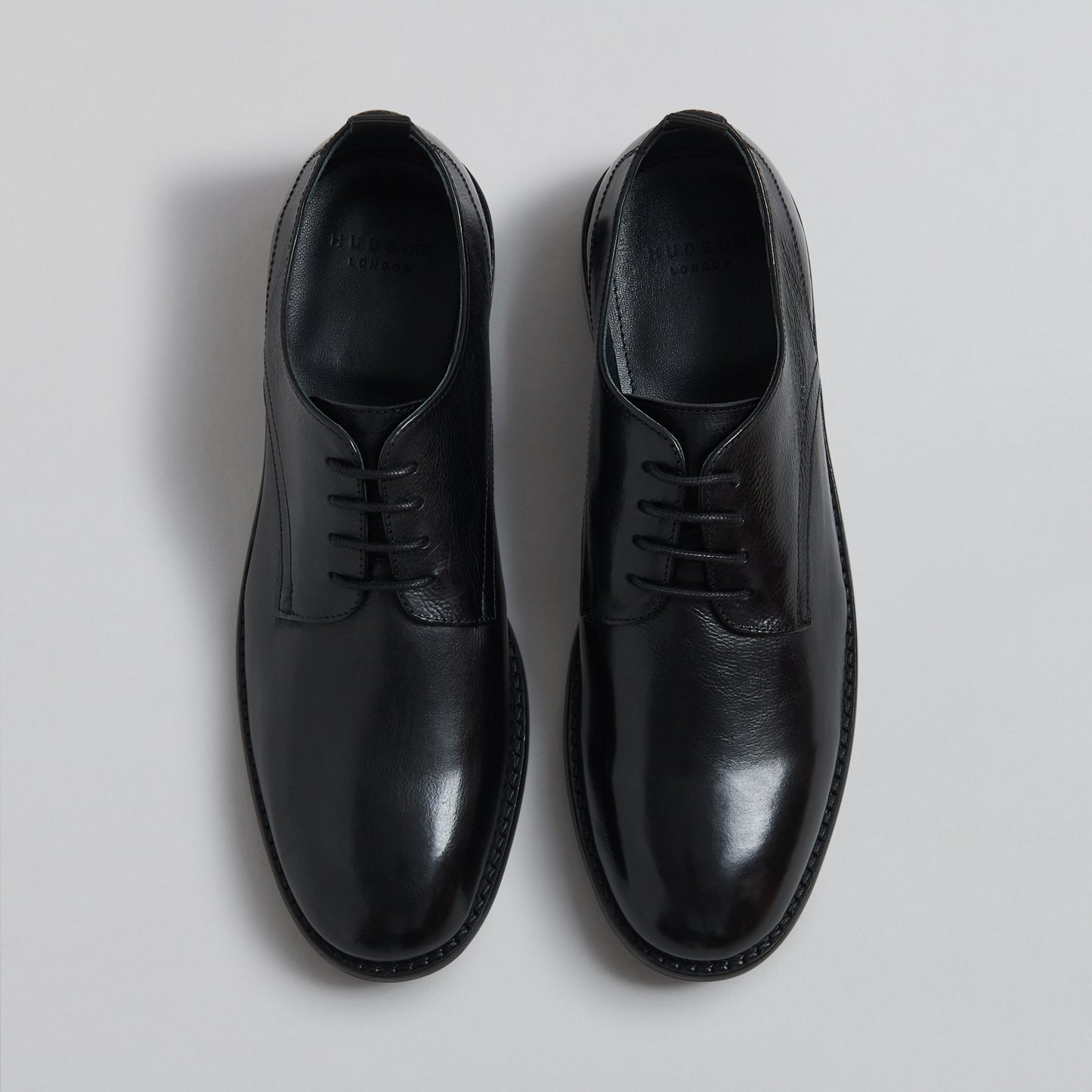 DARWIN BLACK VEG TAN DERBY