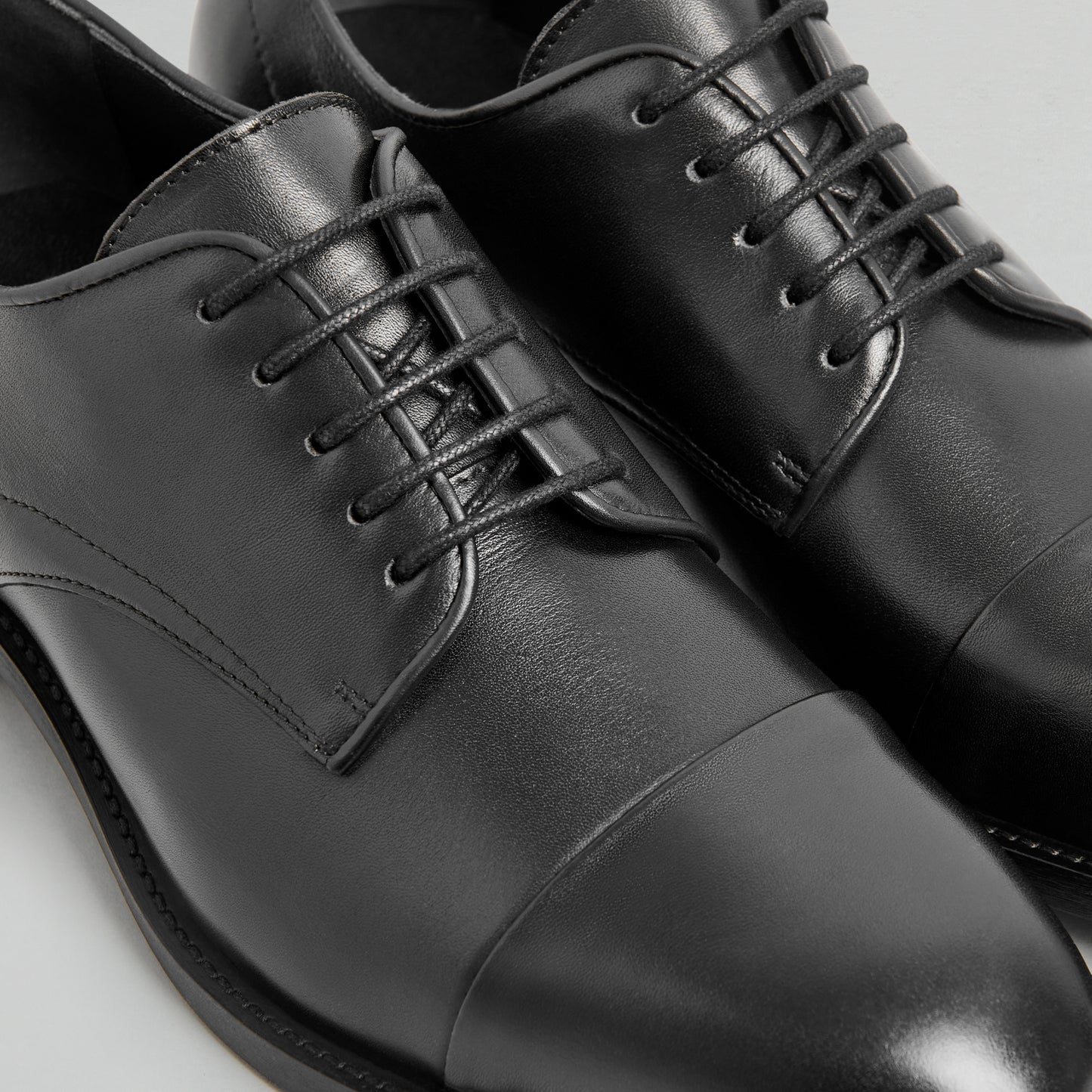PORTMAN BLACK LEATHER DERBY