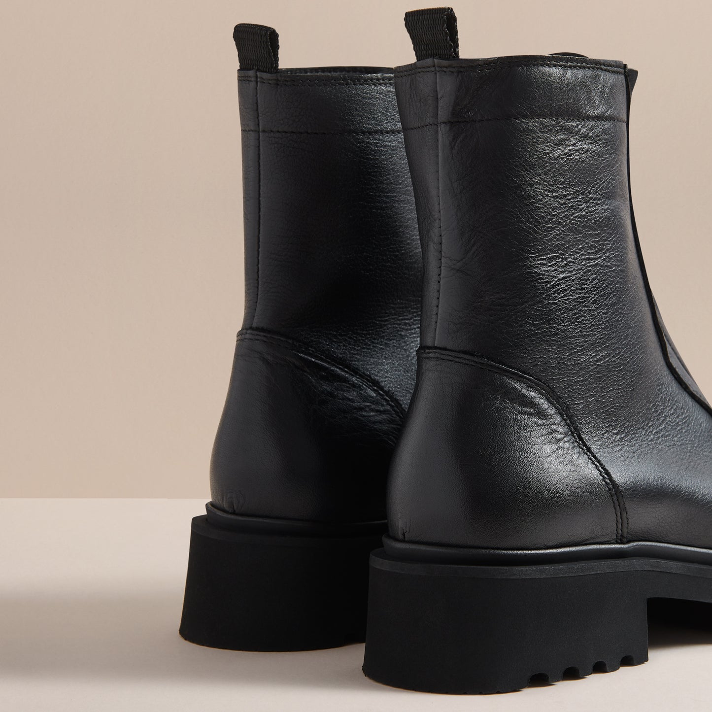 AMBER BLACK ZIP BOOT