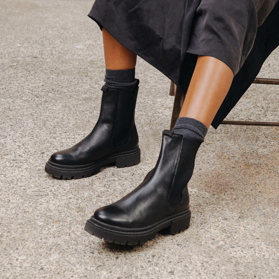 BLAKE BLACK LEATHER CHELSEA BOOT – Hudson London