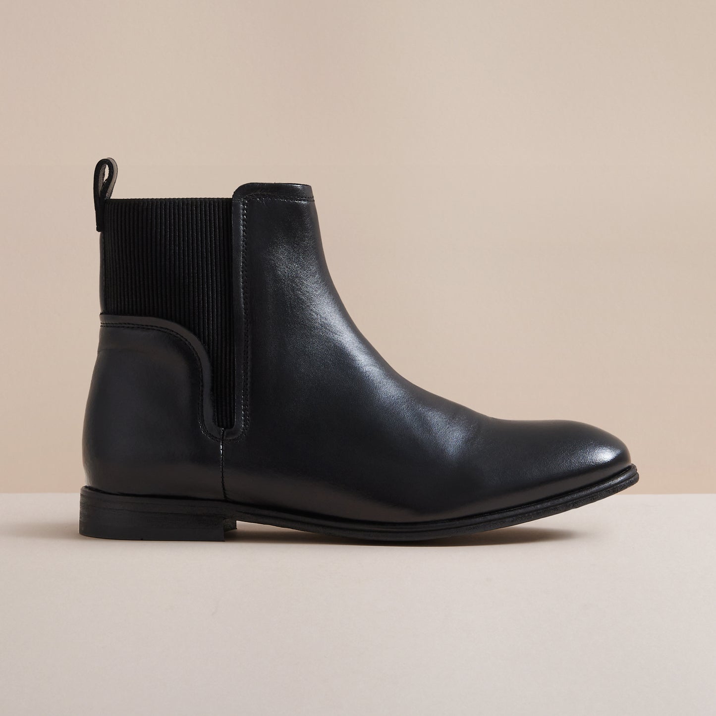 FREYA BLACK CHELSEA BOOT – Hudson London