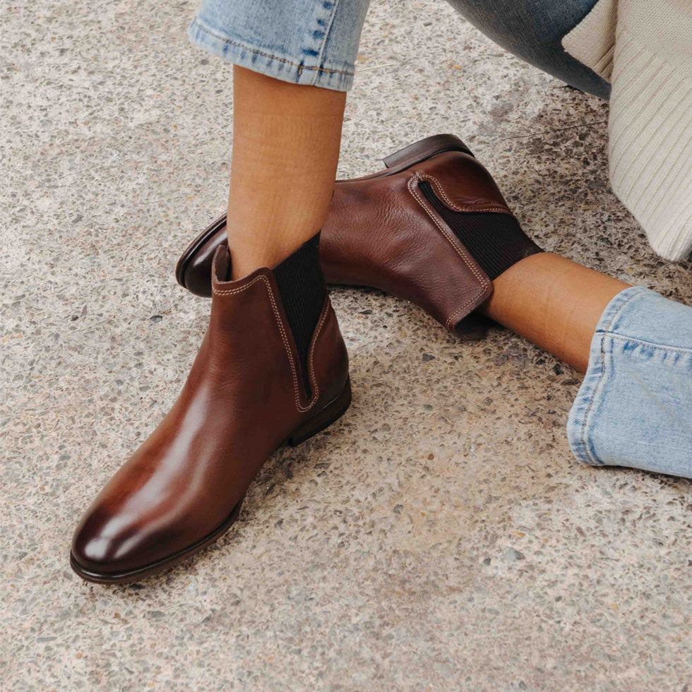 Womens frye clearance chelsea boots